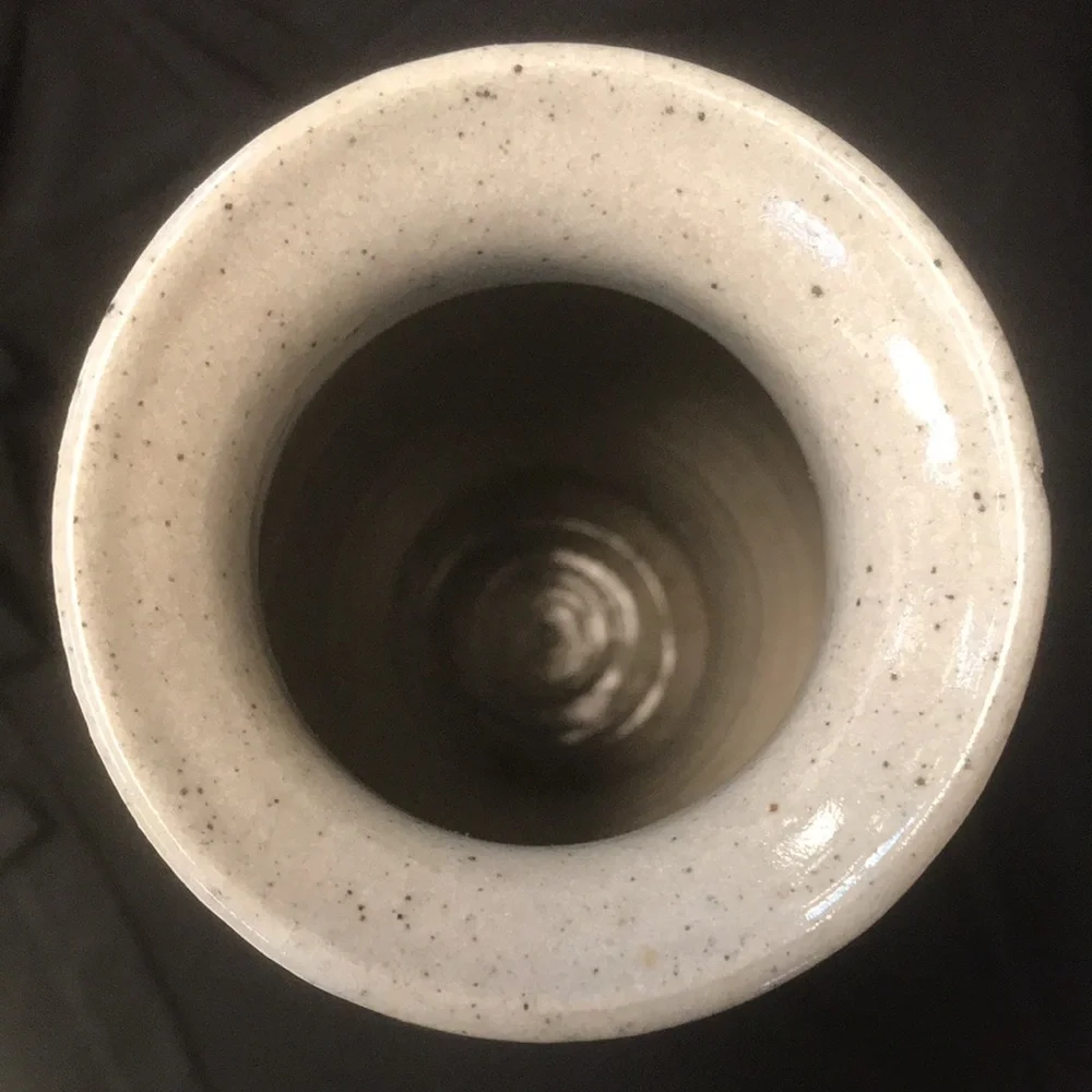 Signed Studio‎ Pottery Vase 9-1/2